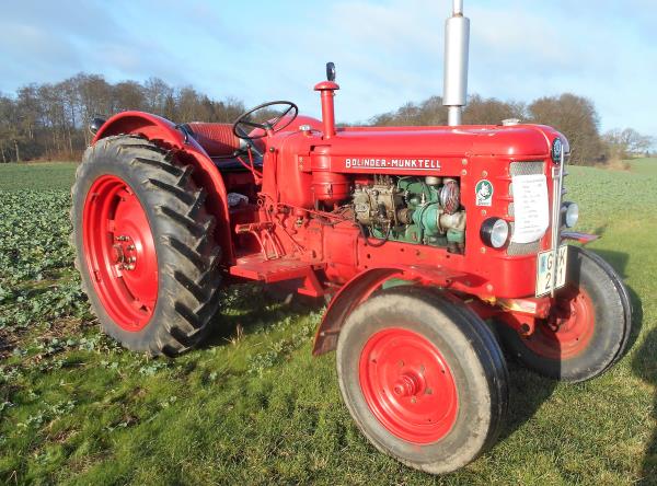 Veterantraktor - Volvo  - Boxer 350, 1967, 3 cyl diesel, 1113TR, 50 hk. Nyinköpt till gården. Ny tät...